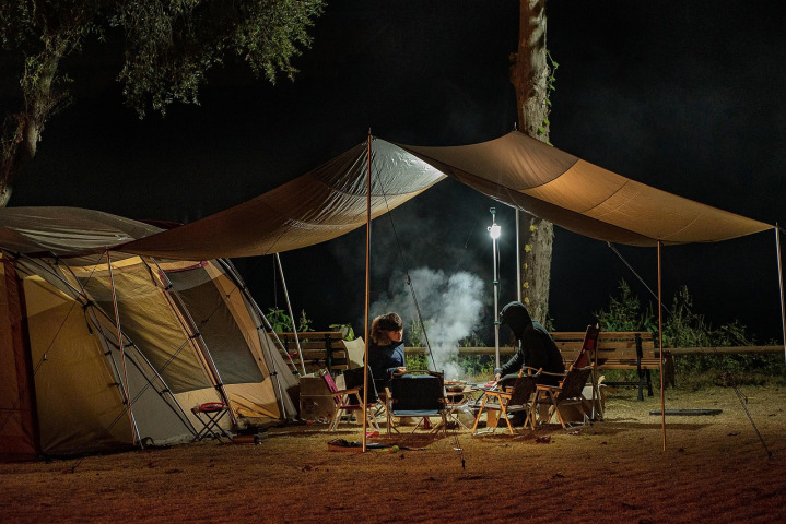 campfire dusk friends